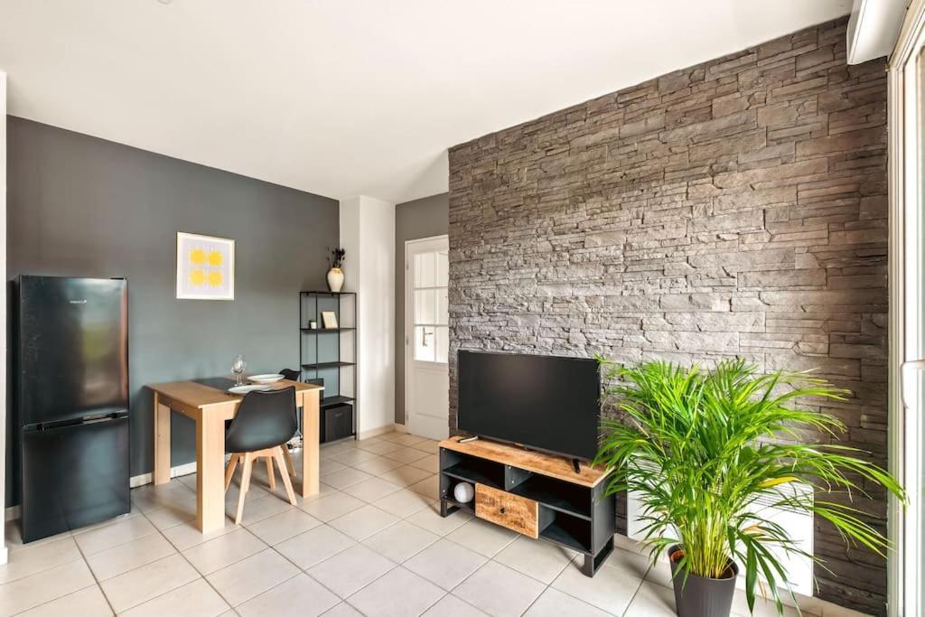 T2 Paisible Vaise, Avec Parking Metro Direct Bellecour Appartement Lyon Buitenkant foto